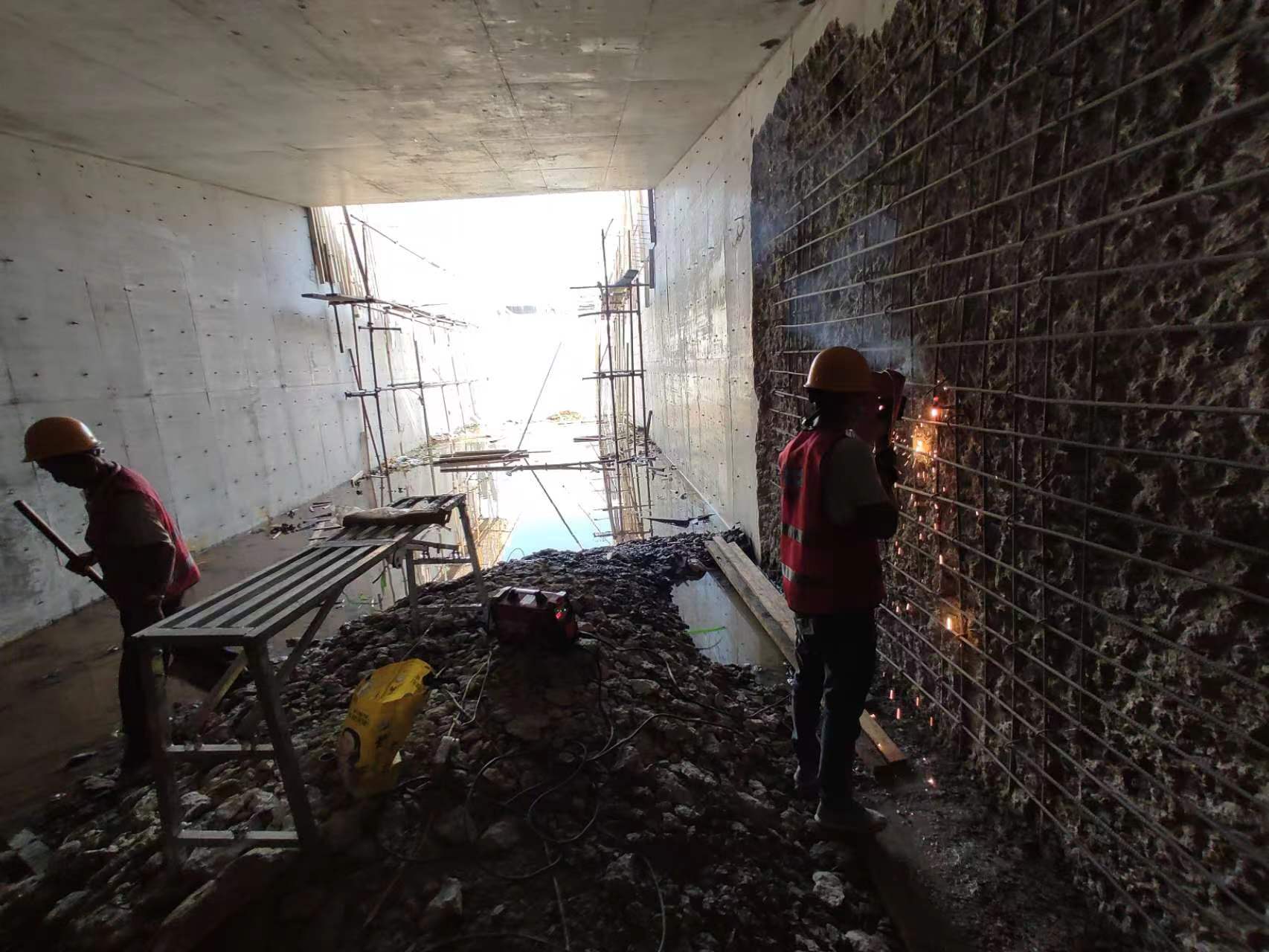 东莞挖断承重墙导致楼体开裂，加固施工方案出炉